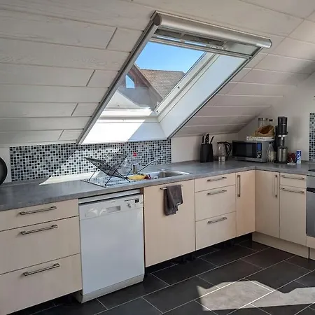 Lichtdurchflutete Dg-wohnung * Steinenbronn